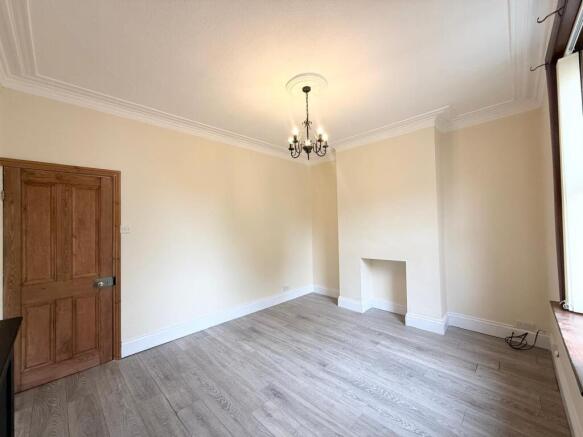 4 bed Terraced to rent Image 5