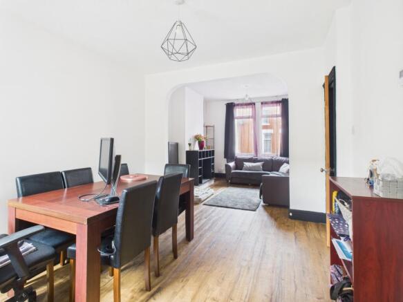 CAM04922G0-PR0041-STILL004