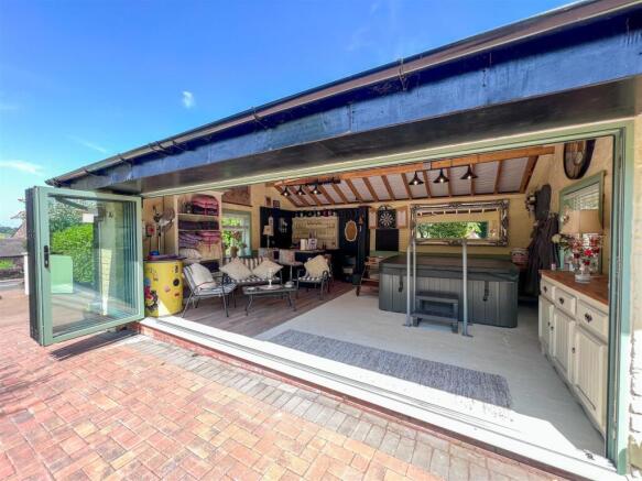 Summer House with Hot Tub