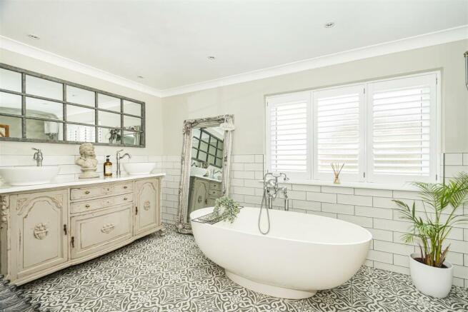 2 Cleveland Close35.jpg