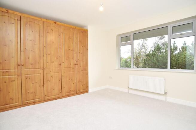 4 bed Detached Bungalow for sale Image 10