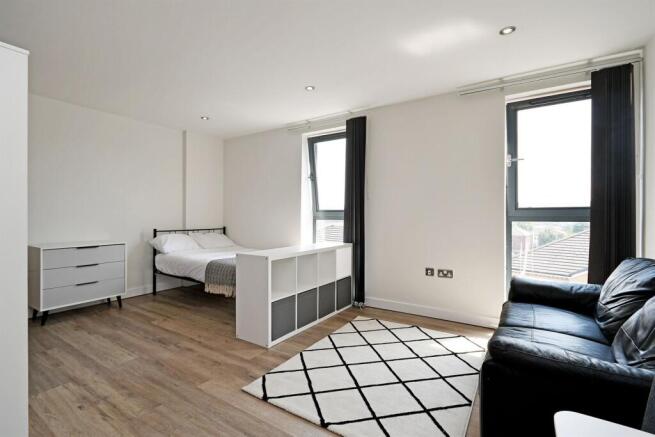 Studio to rent Image 7