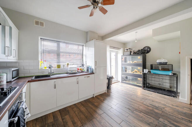 3 bed Terraced for sale Image 5
