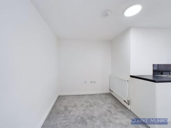 3 bed Apartment to rent Image 7