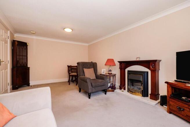 2 bed Flat for sale Image 4