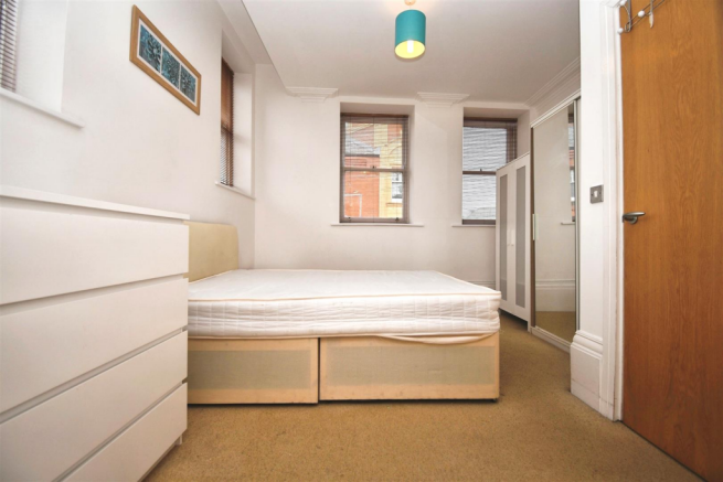3 bed Apartment for sale Image 4