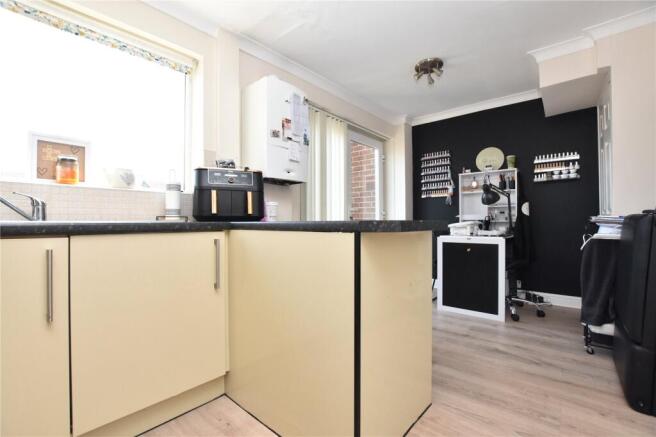 3 bed Town House for sale Image 4