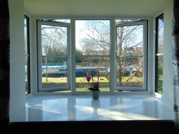 Bay Window in Lou...