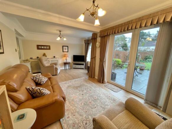 LOUNGE/FAMILY ROOM