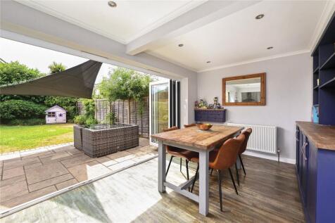 Tanglyn Avenue, Shepperton, Surrey, TW17