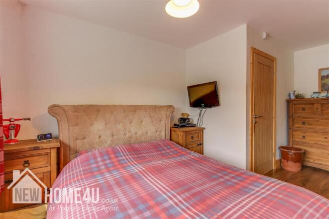 MASTER BEDROOM: