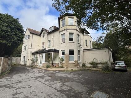 Flat 5, 24 Gardens View, Bournemouth, Dorset BH1 3QA
