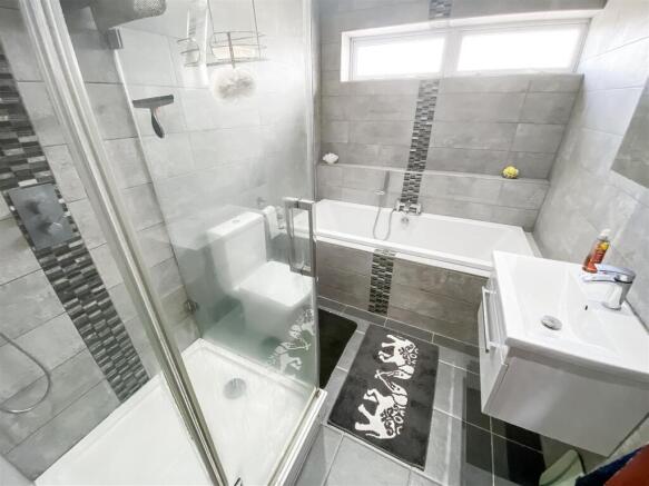 Family Bathroom/WC