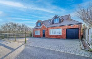 77b, Weston Road, Aylesbury HP22 5EJ