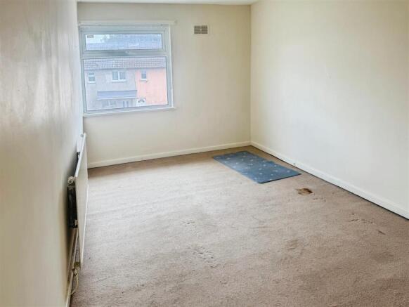 Front bedroom 2