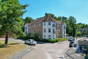 28, Haskins Gardens, Farnborough GU14 9FQ