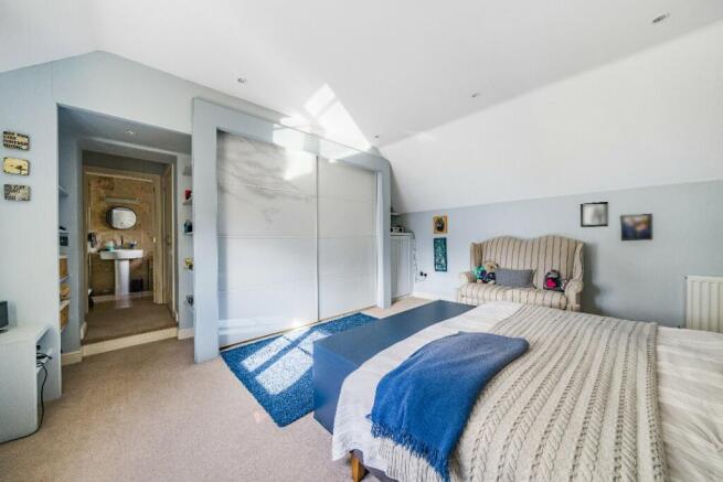 6 bed Detached for sale Image 11
