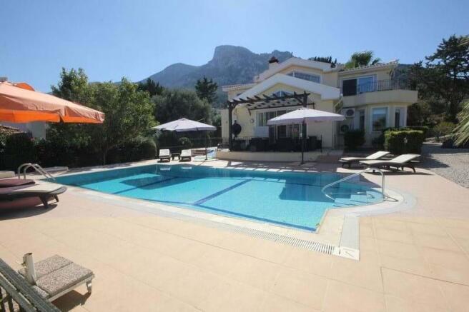 A beautiful 3 bedroom resale villa 10m x 5m heated swimming pool, fully furnished,Title deed in the owner?s name VAT paid Image 9999 1