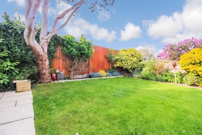 Rear Garden b.JPG