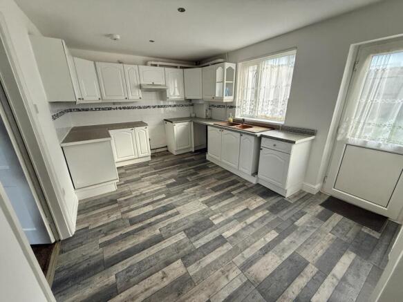 Fresh Move Salisbury Ave Torqay for Let Kitchen