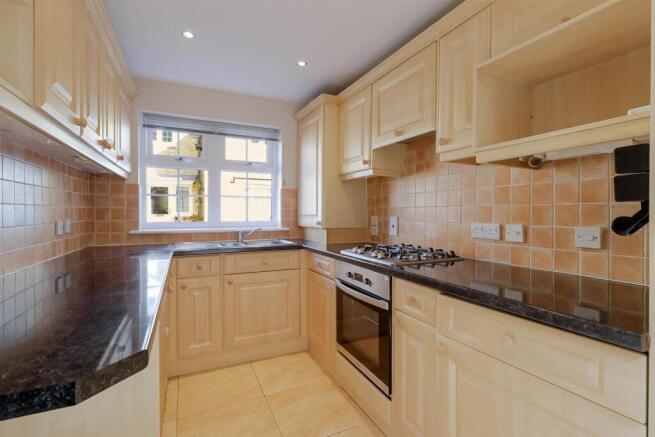 Kitchen b.jpg