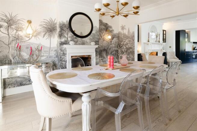 5 bed House for sale Image 7