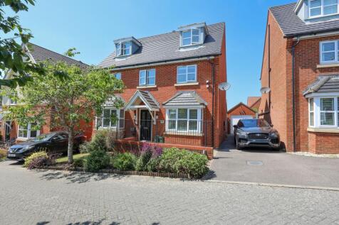 Larkspur Drive, Burgess Hill, RH15
