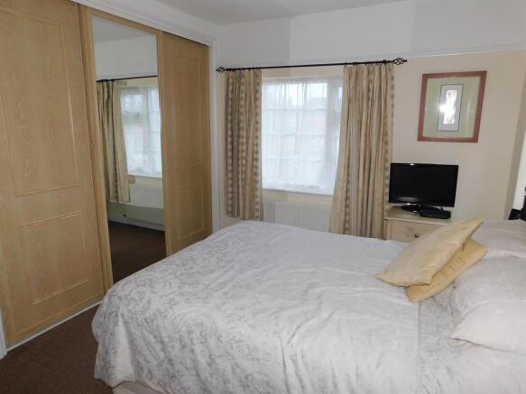 Bedroom 1b