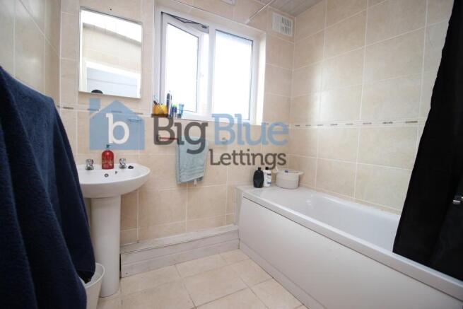 3 bed Semi-Detached to rent Image 6