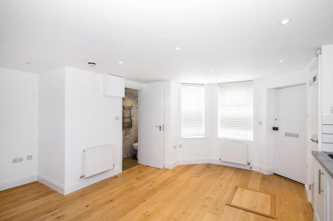 STUDIO ROOM