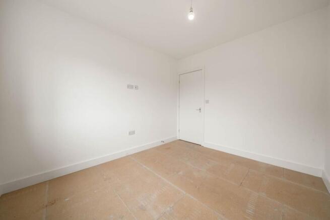 5 bed Detached for sale Image 11