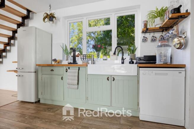 3 bed Semi-Detached for sale Image 6