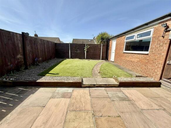 2 bed Semi-Detached Bungalow to rent Image 4