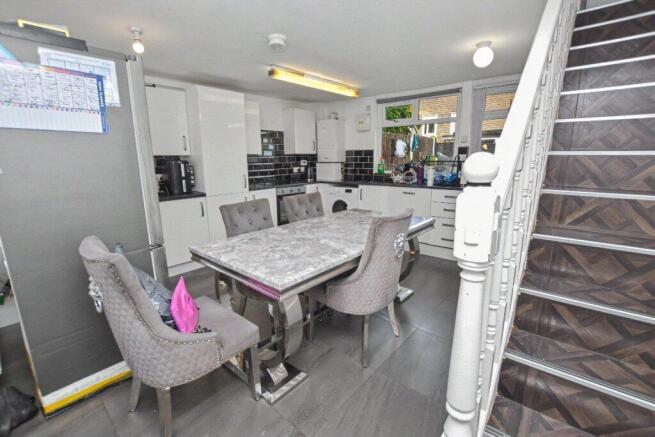 3 bed Town House for sale Image 11