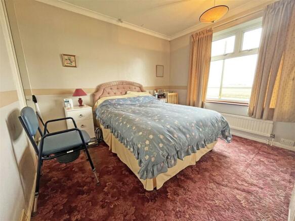 Bed 1.jpg