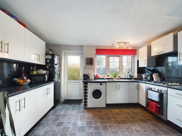 3 bed End of Terrace for sale Image 4