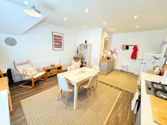 Lounge / kitchen