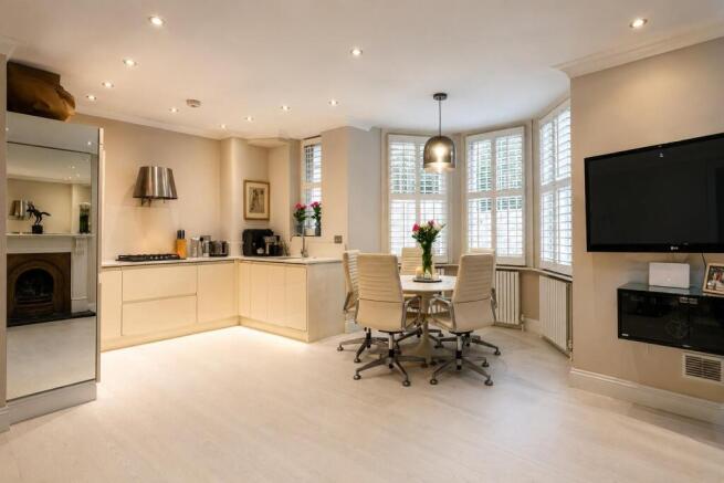 recep wood bright bay window virtual staging south