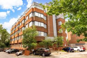 Flat 30, Farringdon House, Wood Street, East Grinstead RH19 1BA