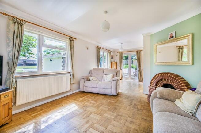 Lounge/Dining Room