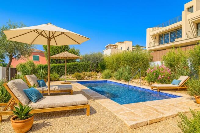 The pool area can still be customised ¿ here¿s one possible idea.