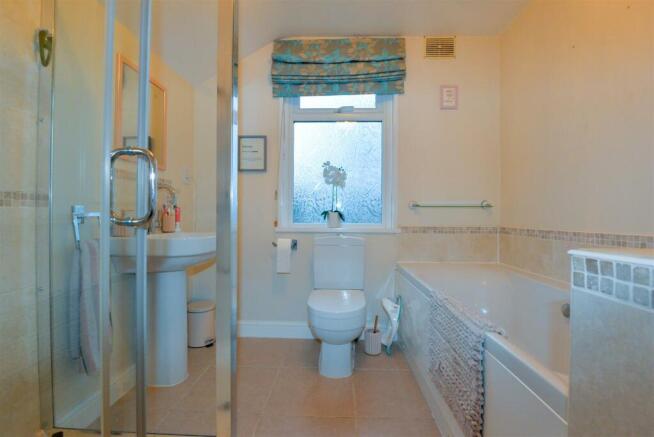 Bathroom 2.jpg