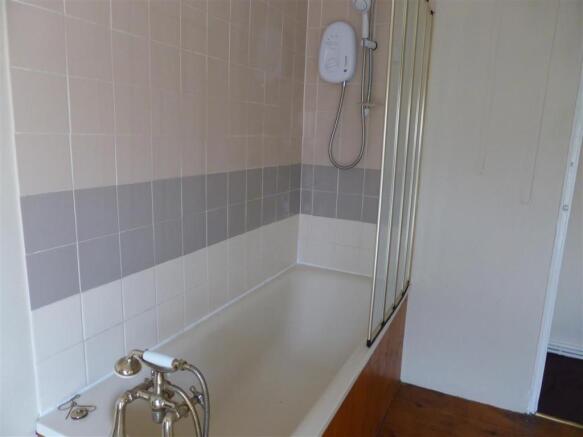 Bathroom (2nd view)