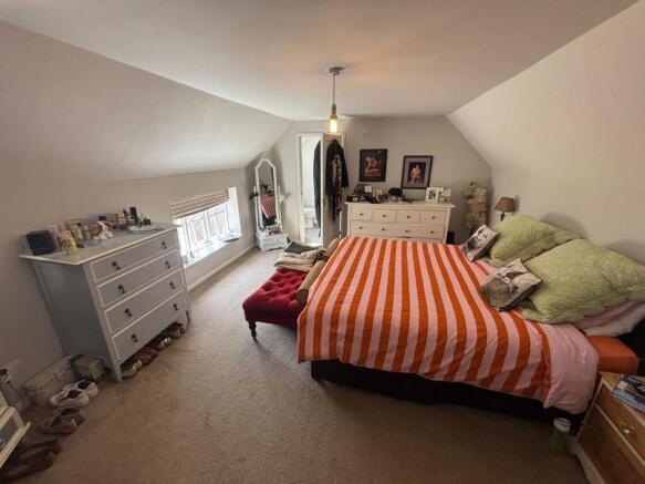 4 bed Detached to rent Image 9