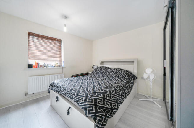 7 Cherry Close, Wembley photo 4