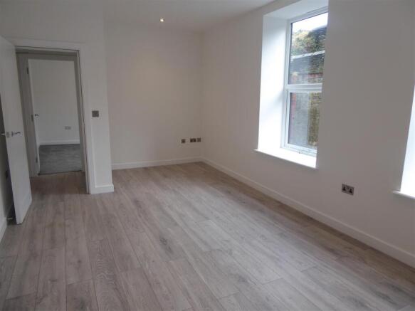 1 bed Apartment to rent Image 4