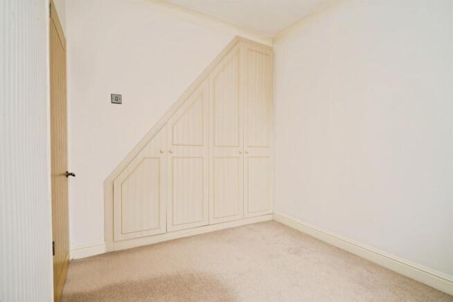 3 bed Terraced for sale Image 12