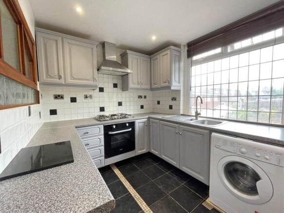 2 bed Apartment to rent Image 7