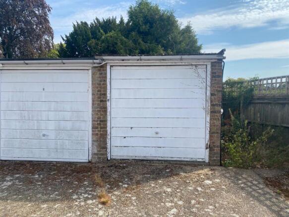garage 6 The Paddocks 2.jpg