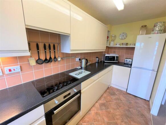 Kitchen 4.JPG